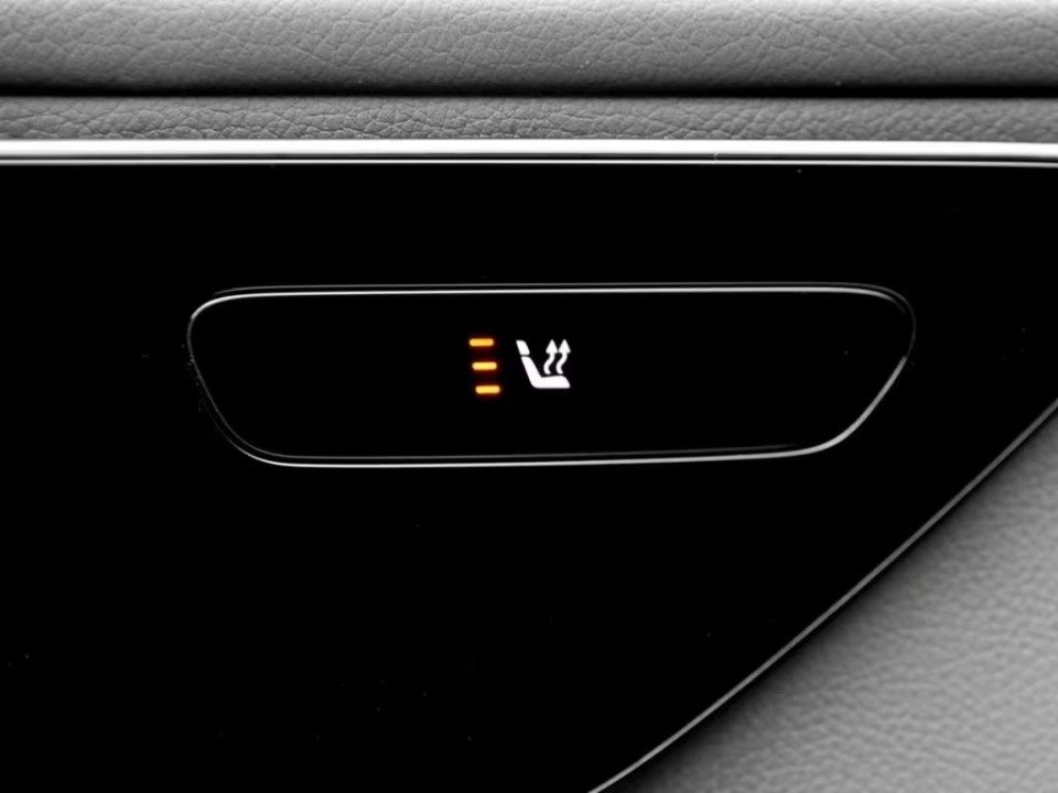 Mercedes-Benz E 300de 4MATIC AMG Line - foto 13