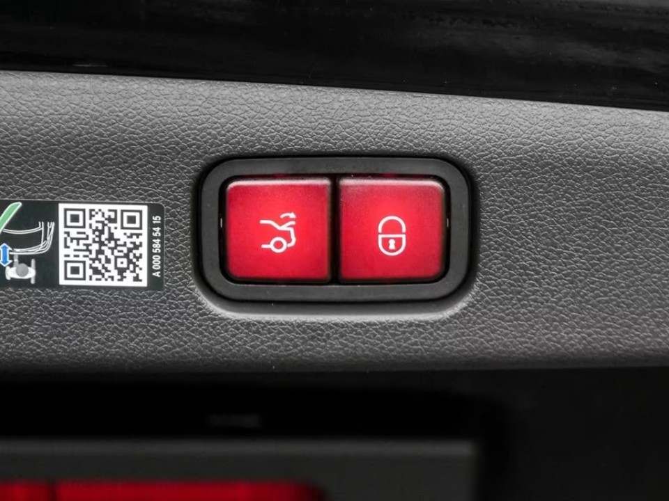 Mercedes-Benz E 300de 4MATIC AMG Line - foto 18