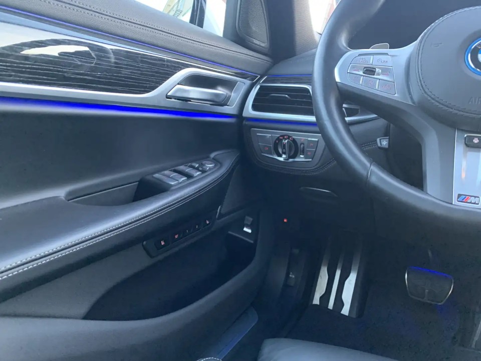 BMW Seria 7 745e M-Sport - foto 17