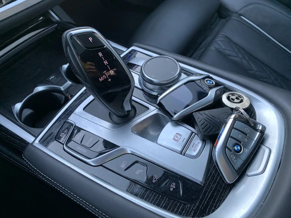 BMW Seria 7 745e M-Sport - foto 16