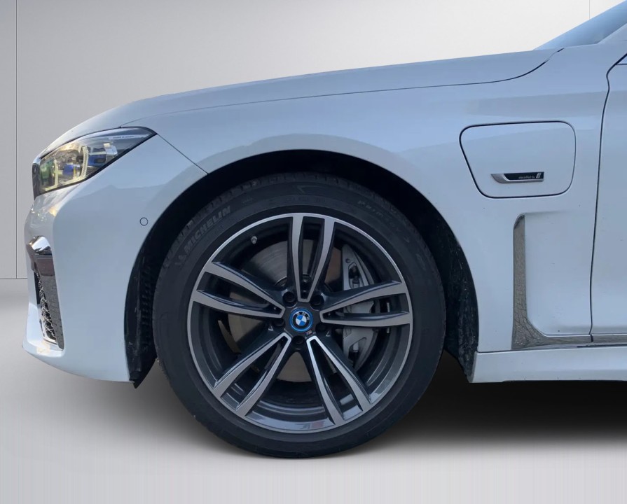 BMW Seria 7 745e M-Sport - foto 26