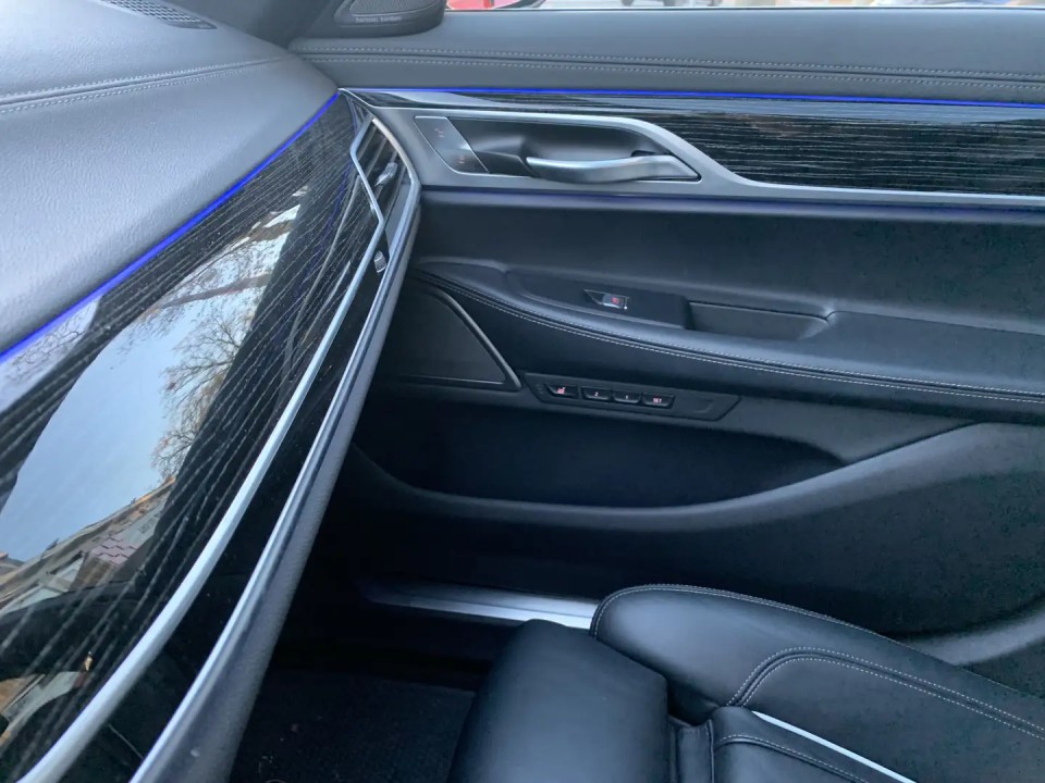 BMW Seria 7 745e M-Sport - foto 18