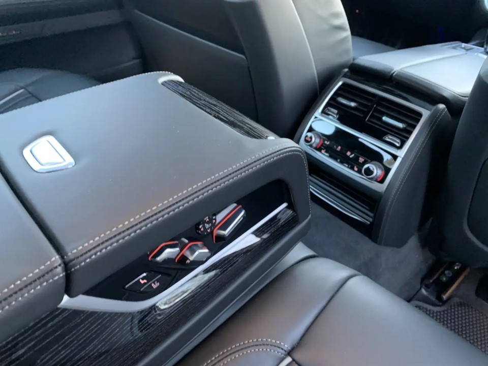 BMW Seria 7 745e M-Sport - foto 15