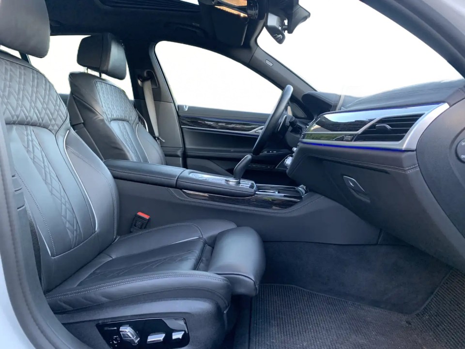 BMW Seria 7 745e M-Sport - foto 11