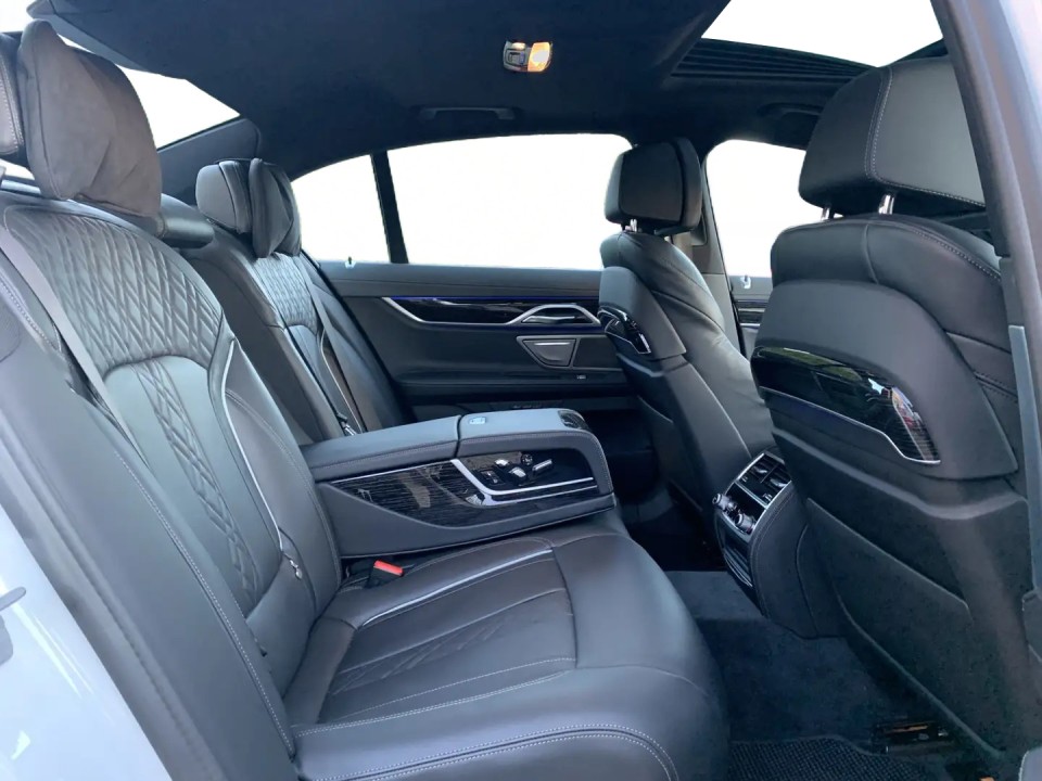 BMW Seria 7 745e M-Sport - foto 10