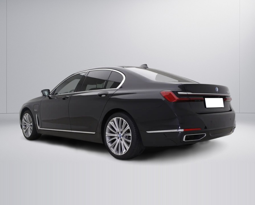 BMW Seria 7 745e (4)