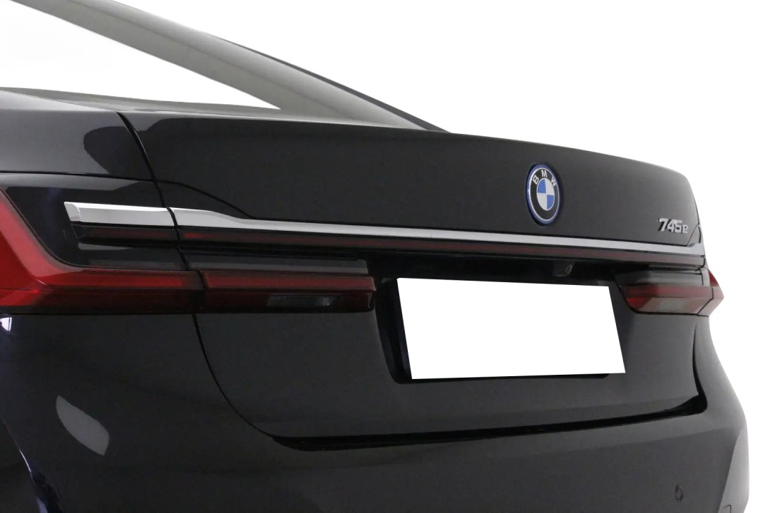 BMW Seria 7 745e - foto 12