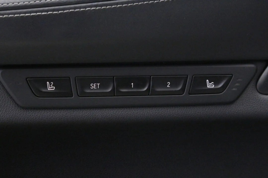 BMW Seria 7 745e - foto 9