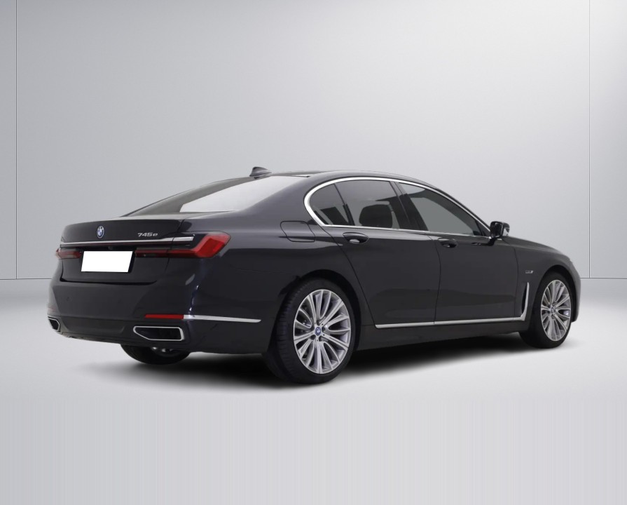 BMW Seria 7 745e (2)