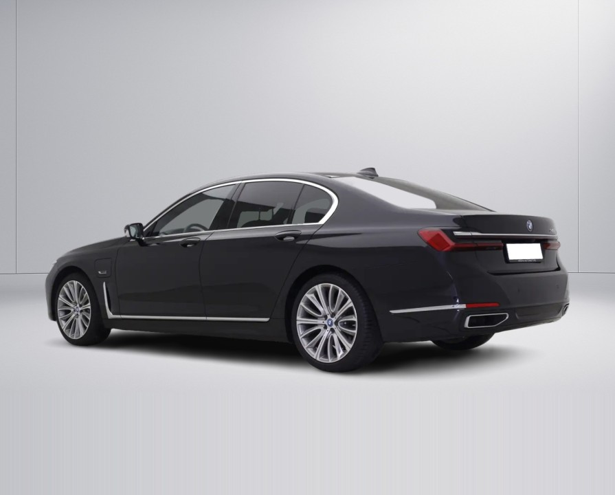 BMW Seria 7 745e (5)