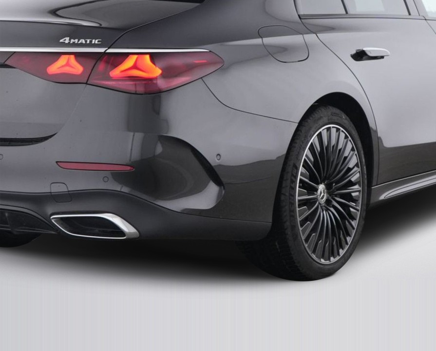 Mercedes-Benz E 400e 4MATIC AMG Line - foto 14