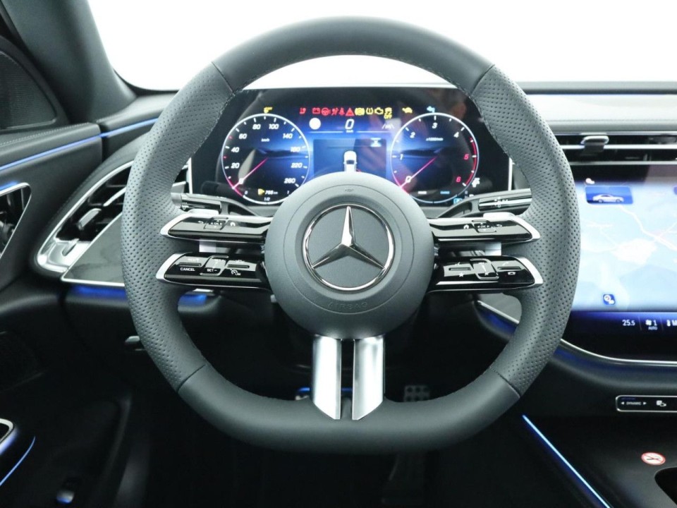 Mercedes-Benz E 220d AMG Line - foto 13