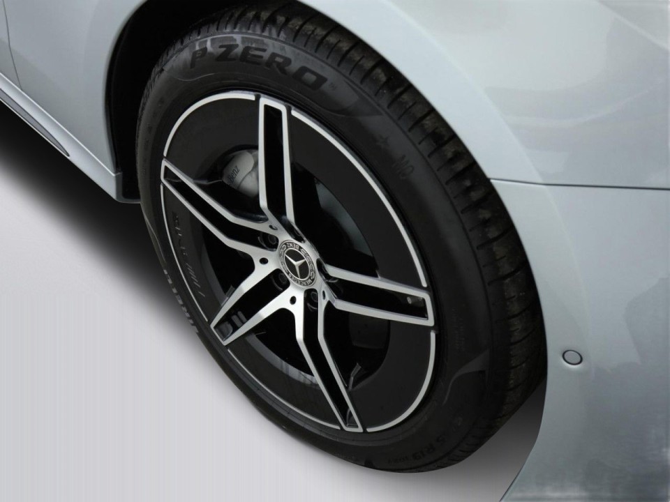 Mercedes-Benz E 220d AMG Line - foto 31