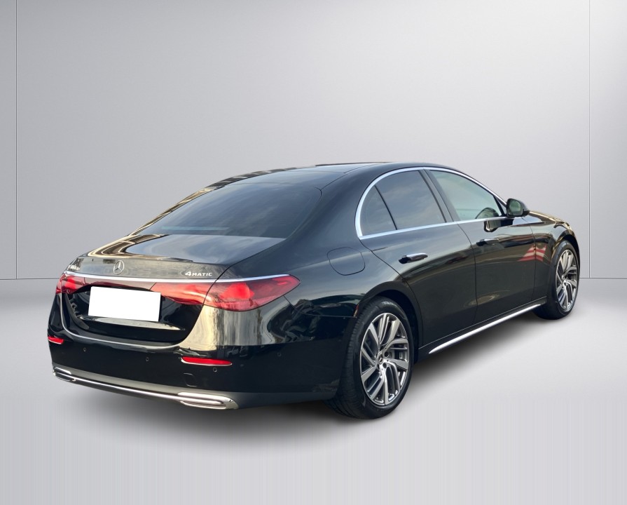 Mercedes-Benz E 300de 4MATIC AMG Line (2)