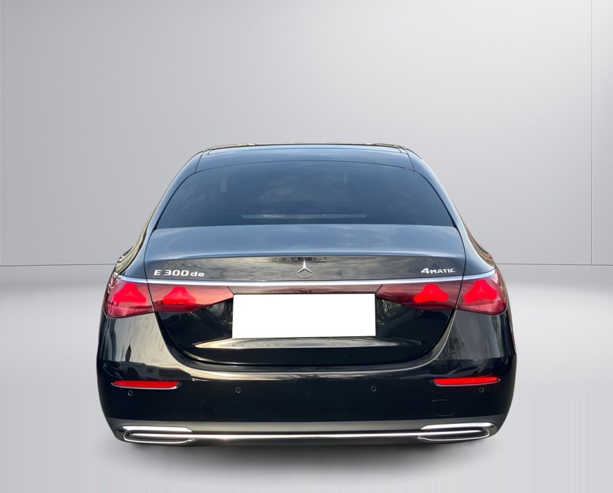 Mercedes-Benz E 300de 4MATIC AMG Line (3)
