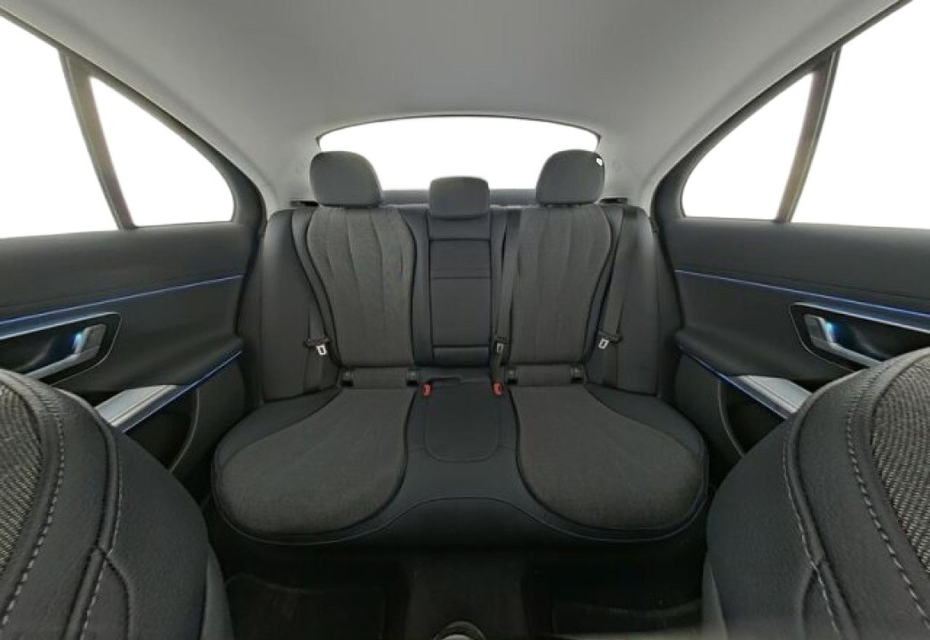 Mercedes-Benz E 220d 4MATIC (4)