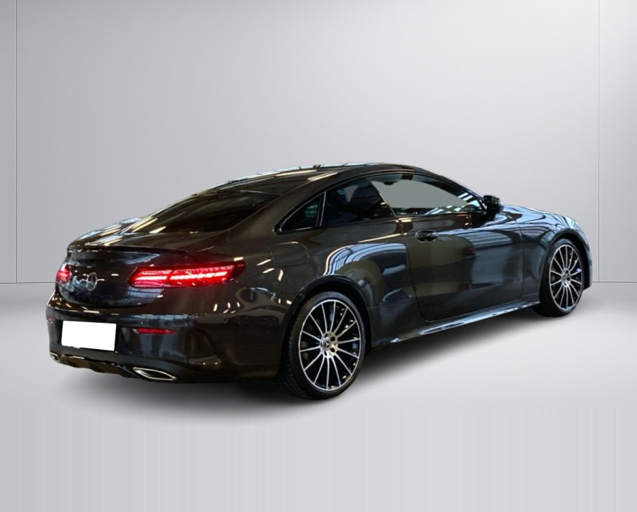 Mercedes-Benz E 300 Coupe AMG Line (2)