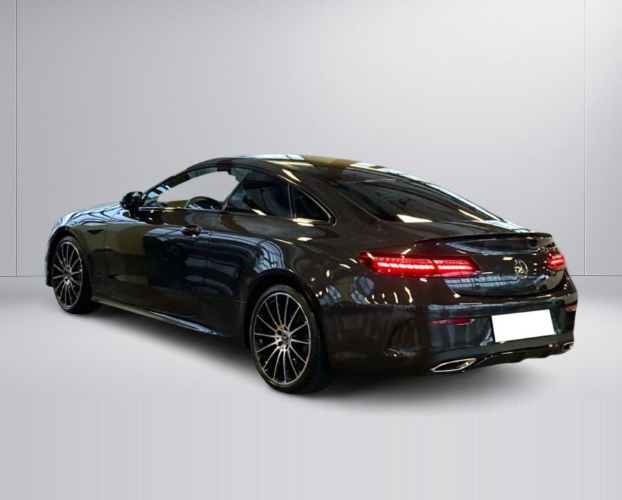 Mercedes-Benz E 300 Coupe AMG Line (4)