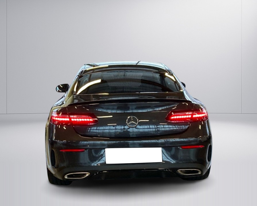 Mercedes-Benz E 300 Coupe AMG Line (3)