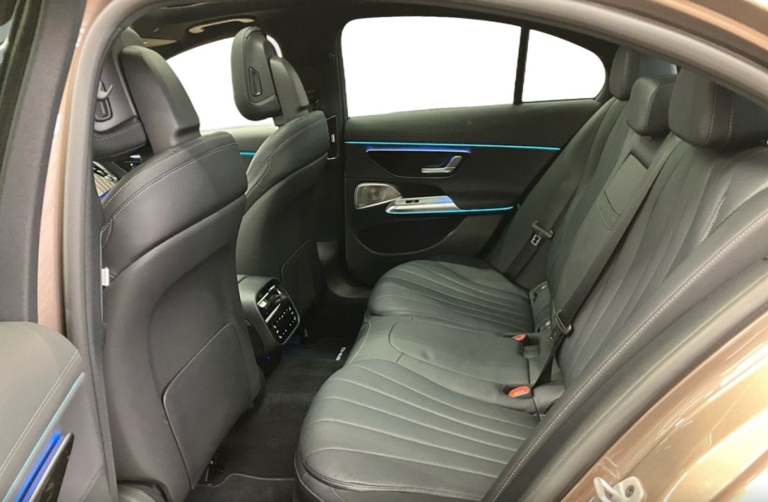 Mercedes-Benz E 400e 4MATIC AMG Line - foto 8