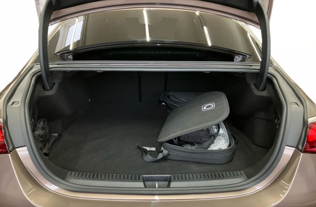 Mercedes-Benz E 400e 4MATIC AMG Line - foto 13