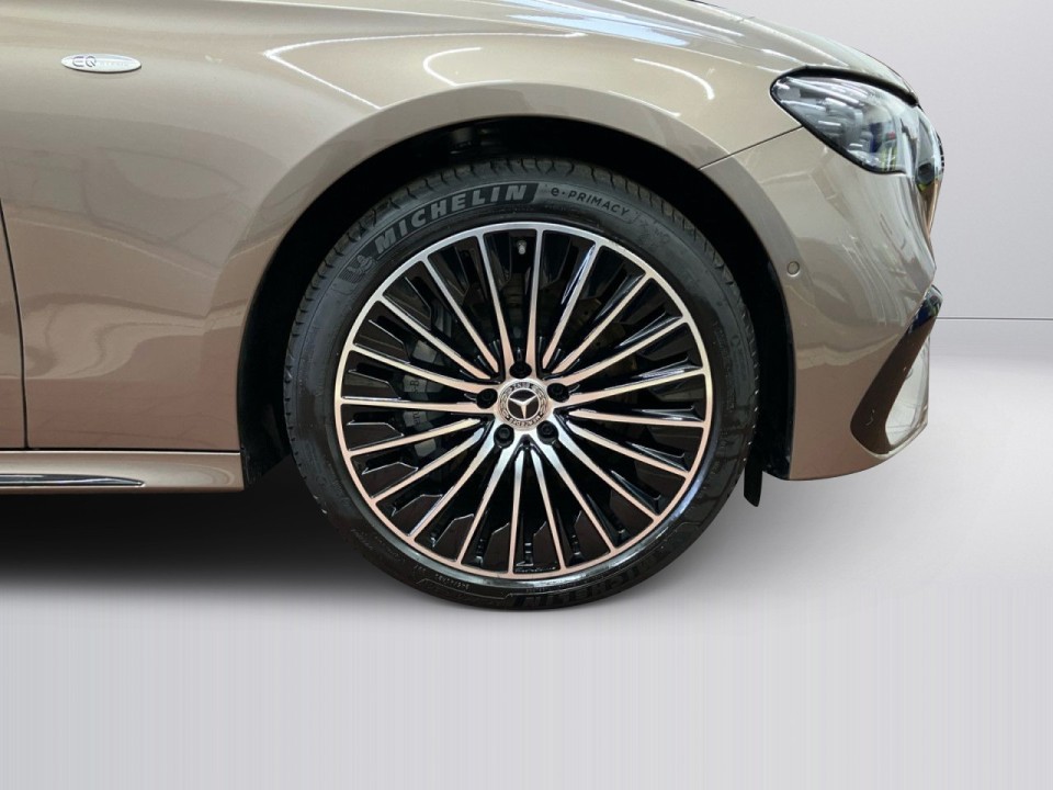 Mercedes-Benz E 400e 4MATIC AMG Line - foto 14
