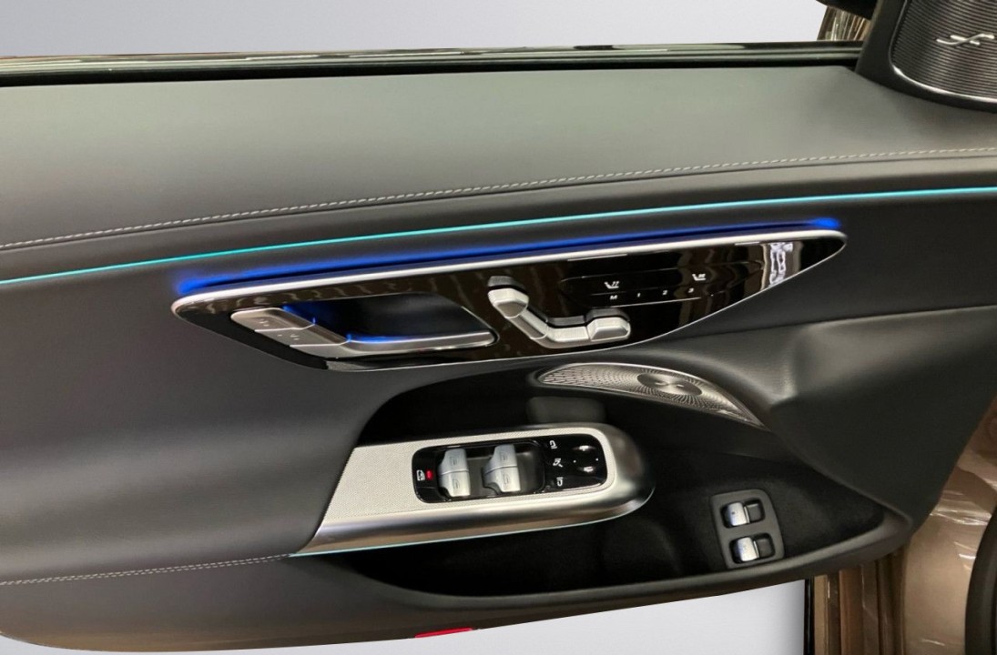 Mercedes-Benz E 400e 4MATIC AMG Line - foto 12