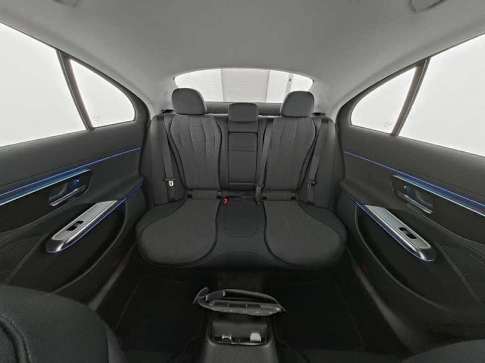 Mercedes-Benz E 200 Avantgarde - foto 12