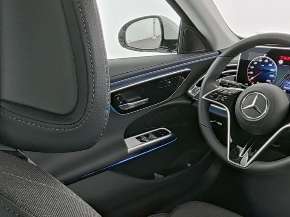 Mercedes-Benz E 200 Avantgarde - foto 11