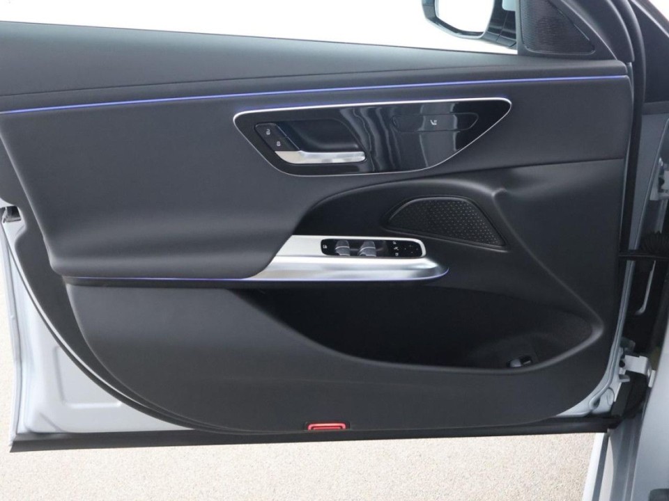 Mercedes-Benz E 200 Avantgarde - foto 18