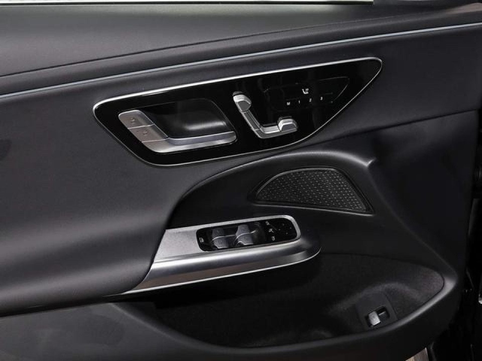 Mercedes-Benz E 200 Avantgarde - foto 9