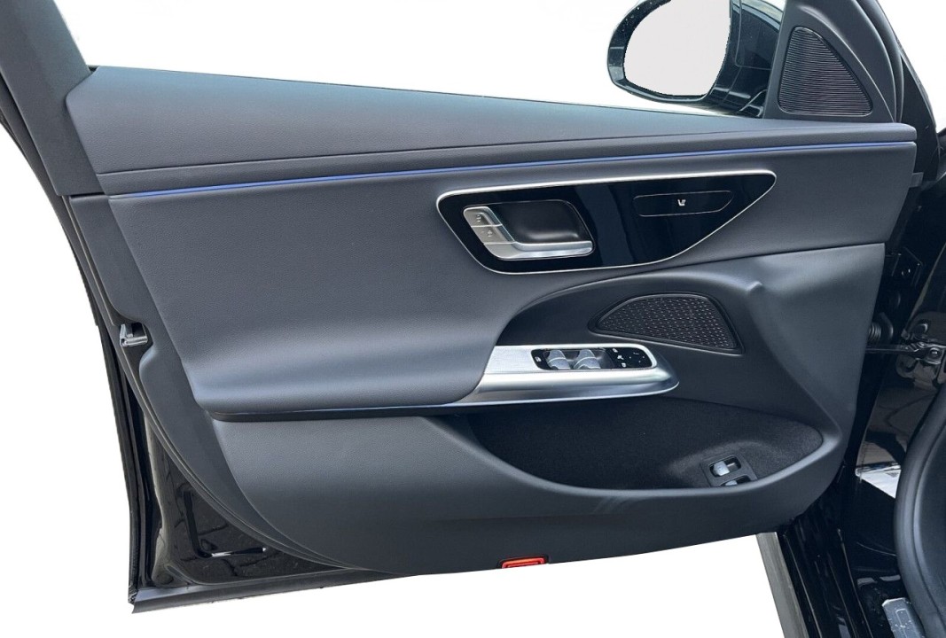 Mercedes-Benz E 300e Avantgarde - foto 11