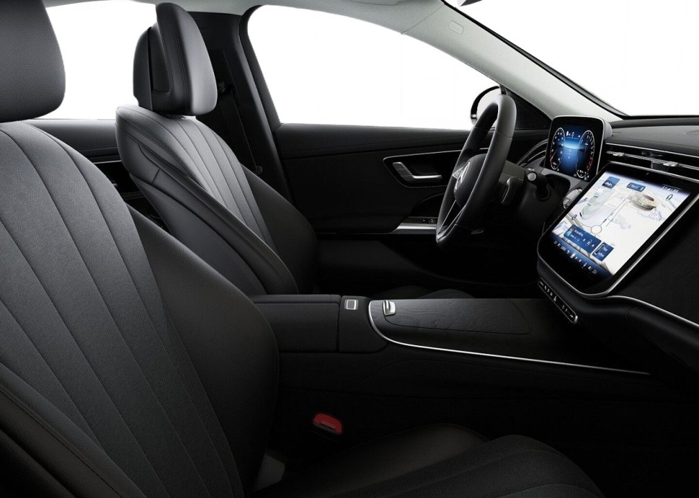 Mercedes-Benz E 300e Avantgarde - foto 10