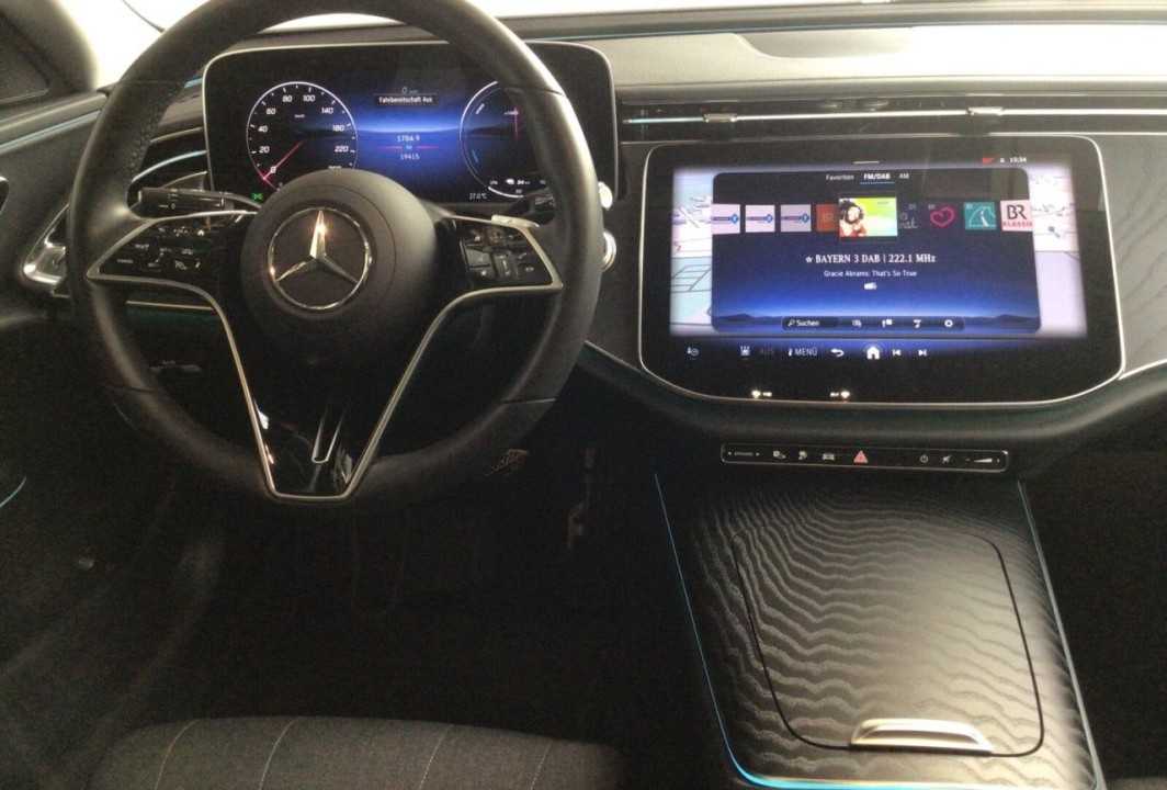 Mercedes-Benz E 300e Avantgarde - foto 10