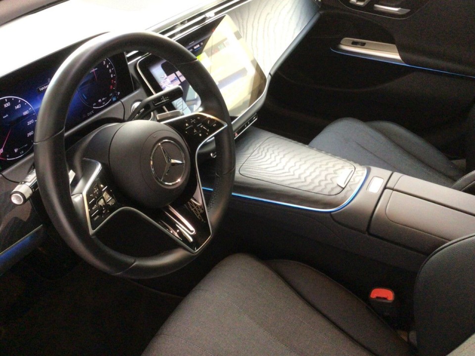 Mercedes-Benz E 300e Avantgarde - foto 6