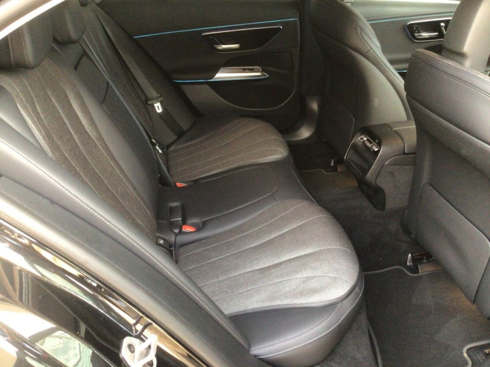 Mercedes-Benz E 300e Avantgarde - foto 7