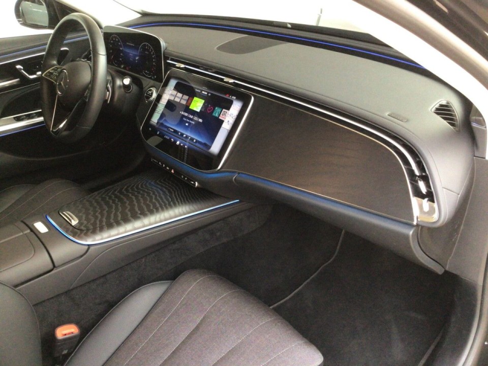 Mercedes-Benz E 300e Avantgarde - foto 9