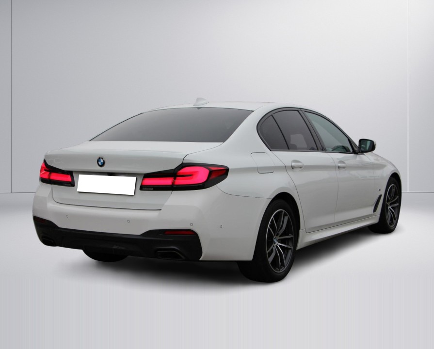 BMW Seria 5 xDrive520d M-Sport (2)