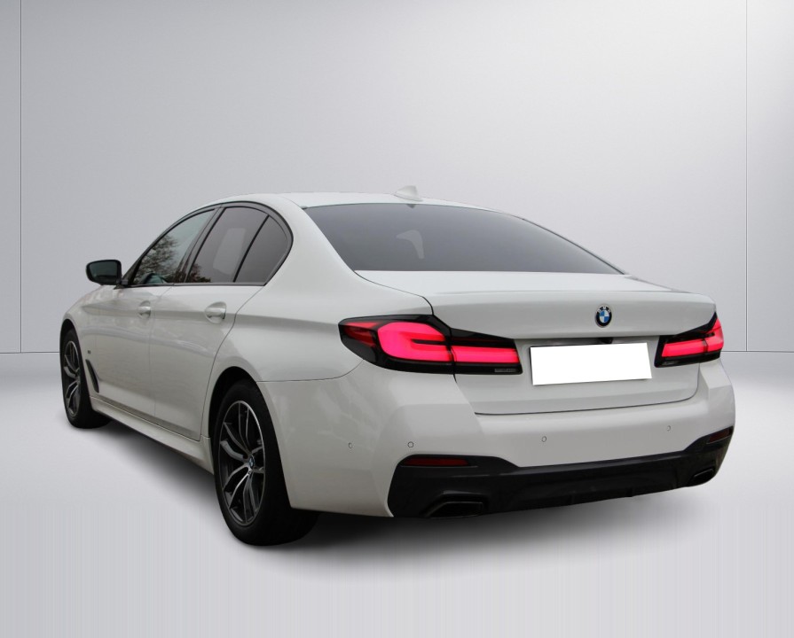 BMW Seria 5 xDrive520d M-Sport (4)