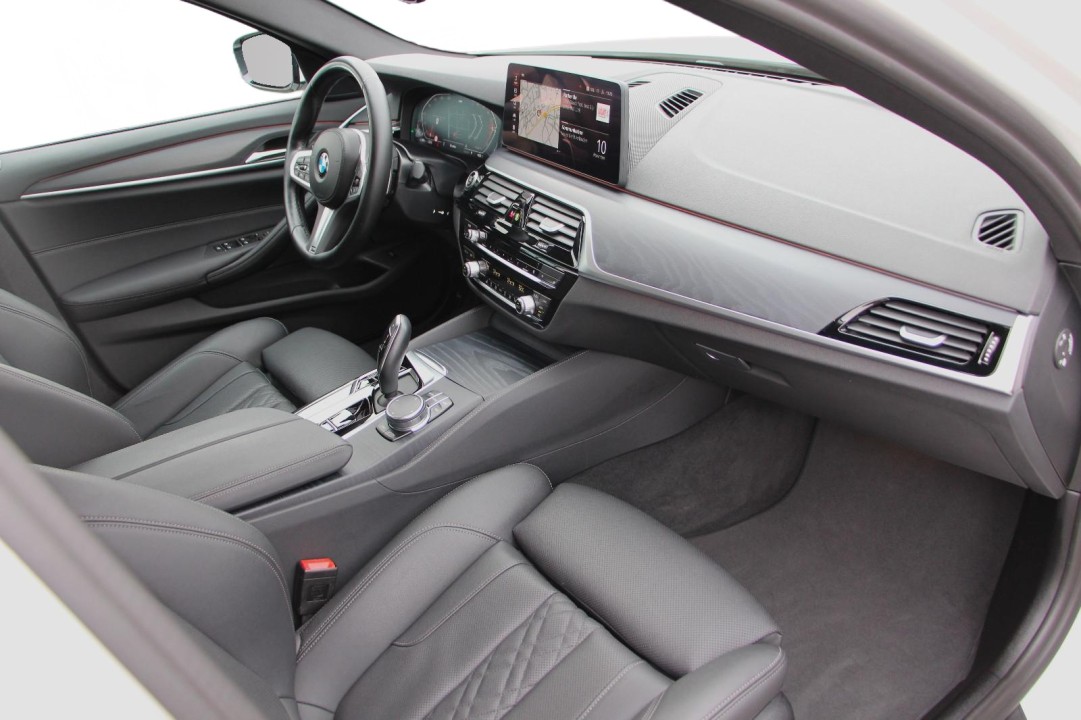 BMW Seria 5 xDrive520d M-Sport - foto 11