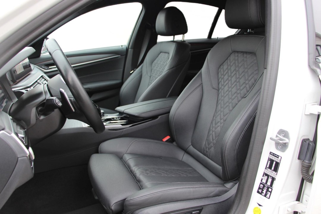 BMW Seria 5 xDrive520d M-Sport - foto 8