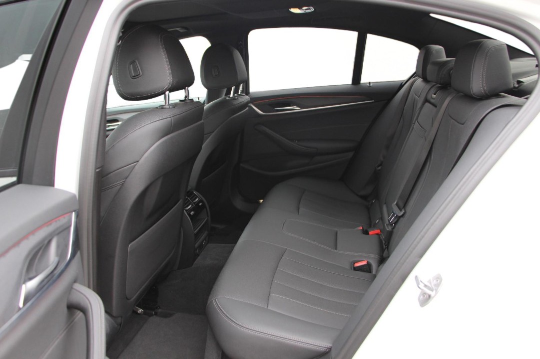 BMW Seria 5 xDrive520d M-Sport - foto 9