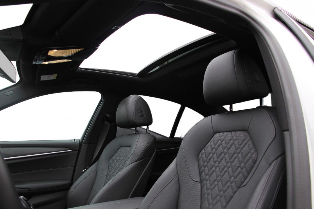 BMW Seria 5 xDrive520d M-Sport - foto 10