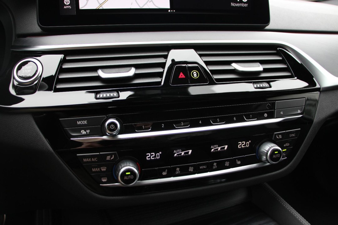 BMW Seria 5 xDrive520d M-Sport - foto 15