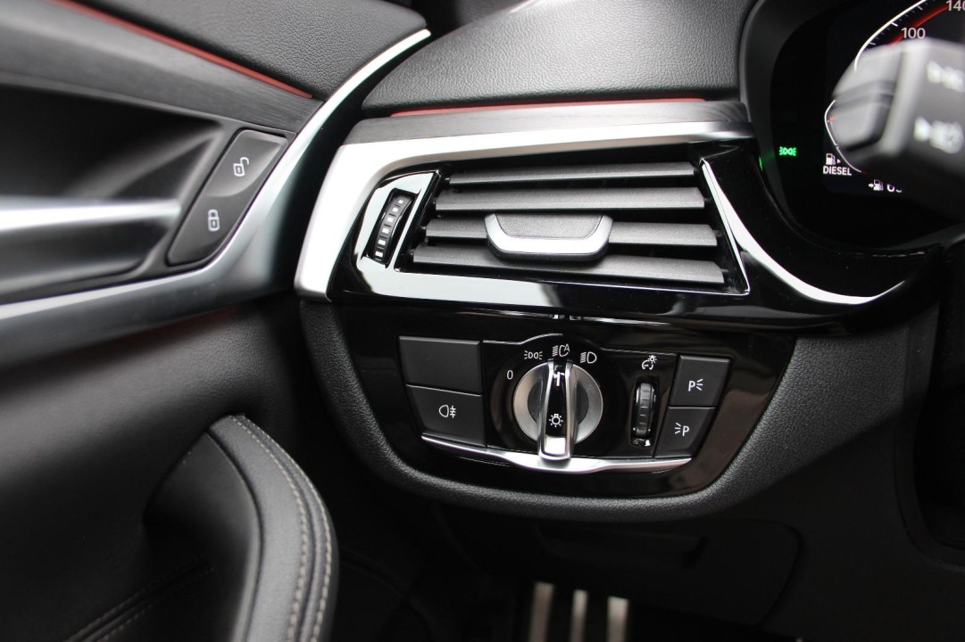 BMW Seria 5 xDrive520d M-Sport - foto 16