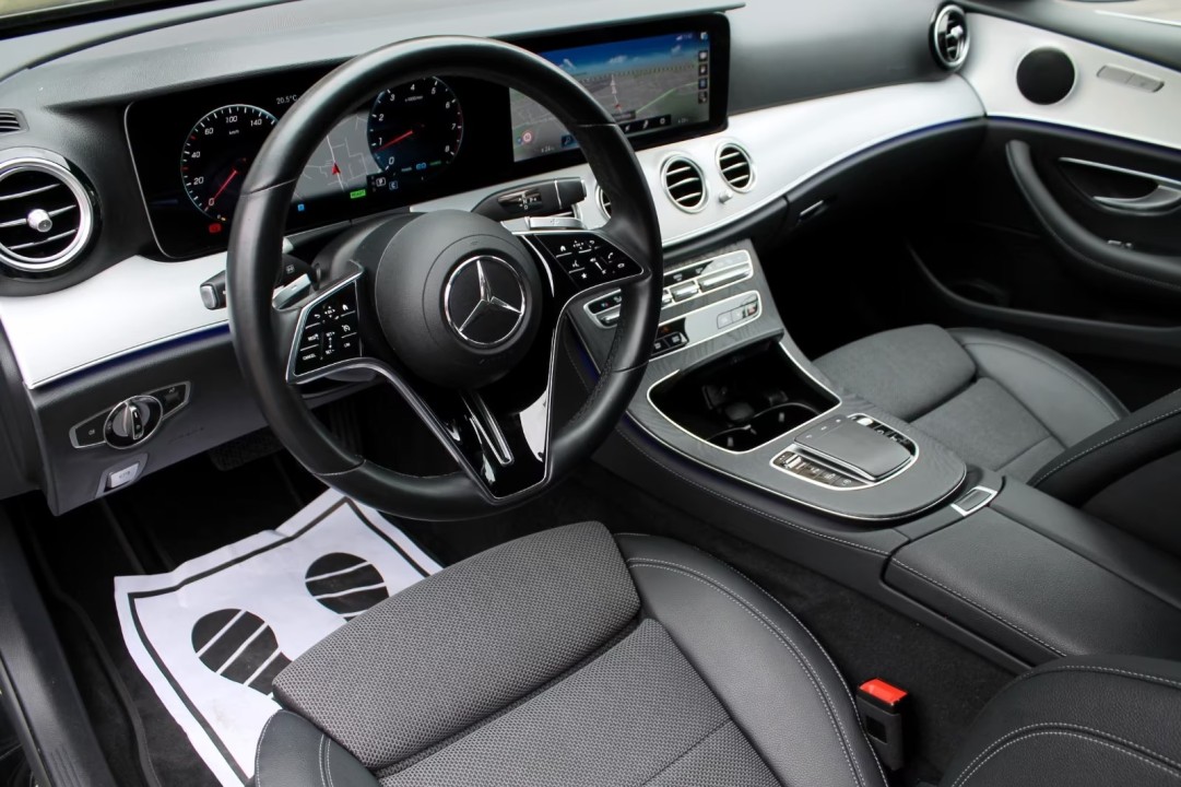 Mercedes-Benz E 300 T-Modell AMG Line - foto 8