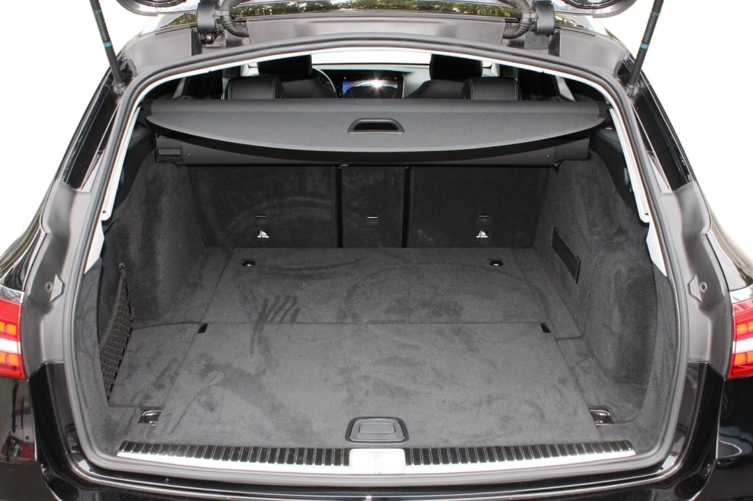 Mercedes-Benz E 300 T-Modell AMG Line - foto 22