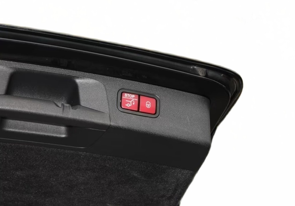 Mercedes-Benz E 300 T-Modell AMG Line - foto 21