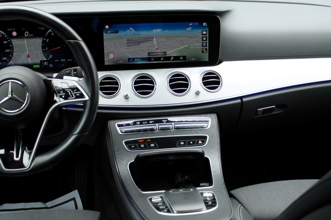 Mercedes-Benz E 300 T-Modell AMG Line - foto 9