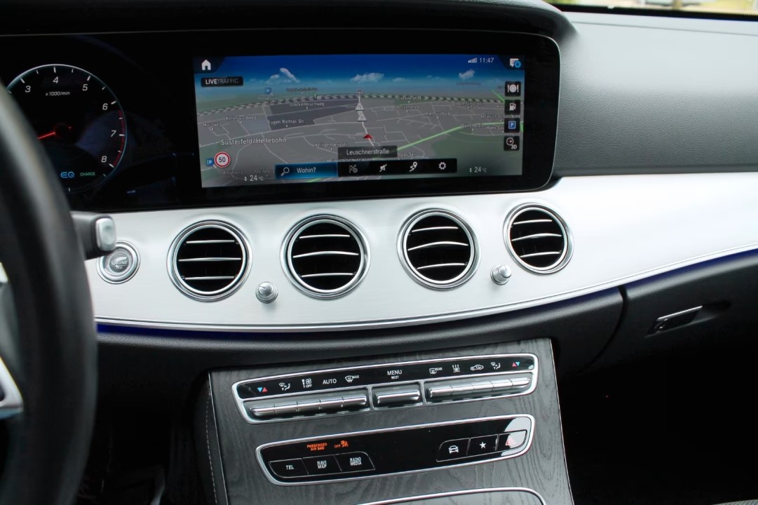 Mercedes-Benz E 300 T-Modell AMG Line - foto 13